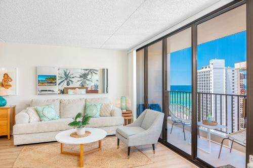 Waikiki Apartment | Lovely 1BR Ocean View Condo, Near Beach + Parking!
