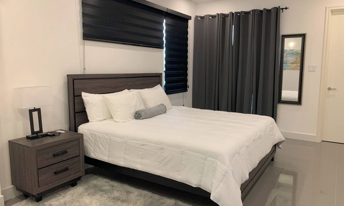 Beverly Hills Apartment | Lovely 2 B/R Apartment in Kingston