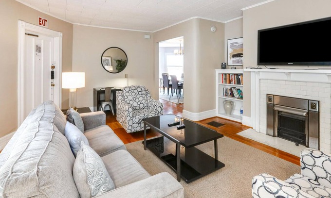 Buffalo Apartment | Lovely 2 Bdrm Apartment on Bidwell Pkwy off Elmwood - 2nd Floor