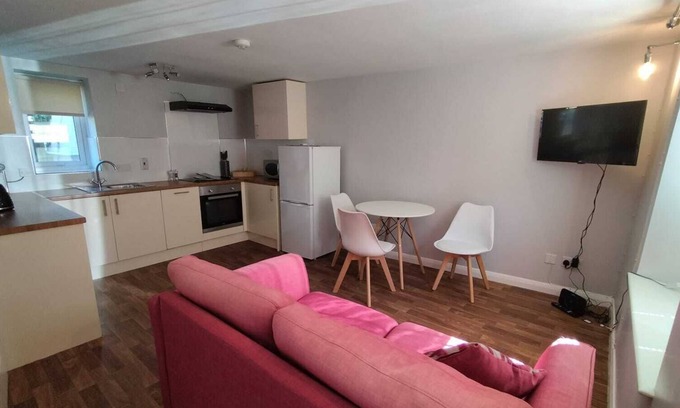 Wincanton Apartment | Lovely 2-Bed Apartment in Wincanton Somerset