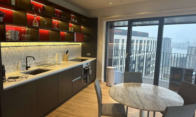 Canning Town Apartment | Lovely 2 Bed, 2 Bath - City Island