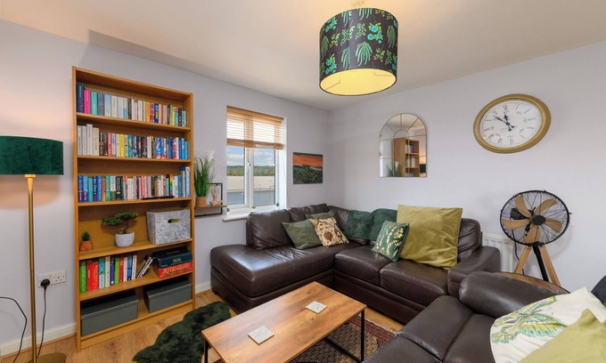 Grangetown Apartment | Lovely 2 Bed – 5 min Walk to Bus + Easy Bay Access