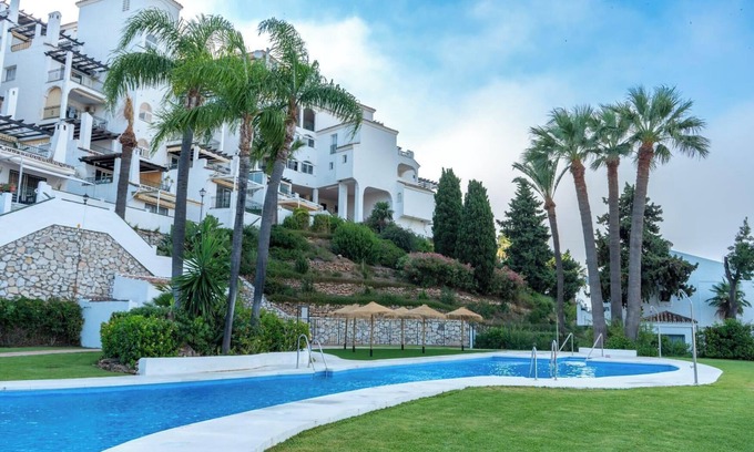 Mijas Apartment | Lovely 2-bed Calahonda Apartment sea & Golf Views