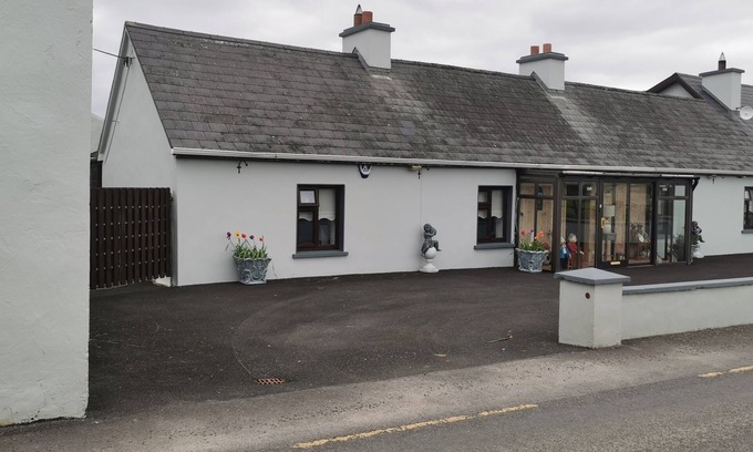 Ballyheigue House | Lovely 2-Bed House in Ballyheigue