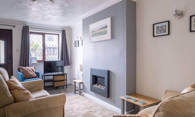 Treator House | Lovely 2 bed house in Padstow, parking, garden.