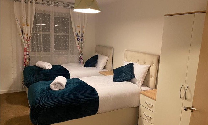 Aylesbury Apartment | Lovely 2-Bed Serviced apartment with free parking