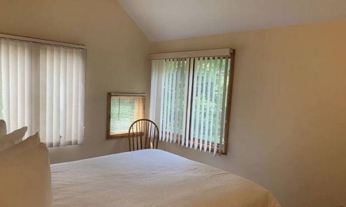 East Stroudsburg Resort | Lovely 2 Bedroom in Shawnee! Amenities Galore!