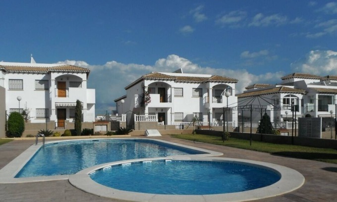 Los Altos House | Lovely 2 bedroom top floor apartment La Cinuelica R15, Punta Prima (LC162)