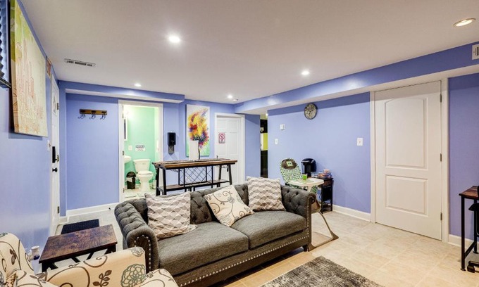 Seminary Hill Apartment | Lovely 2 Bedroom, 2 Bath Unit in West Alexandria.