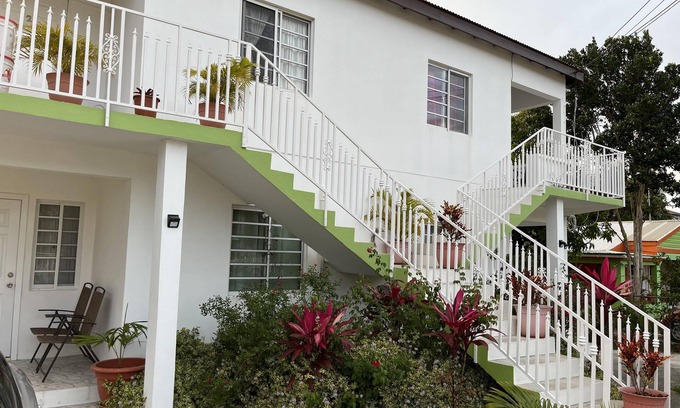 Potters Village Apartment | Lovely 2 Bedroom Apt 4 Warm, Cosy, Comfortable