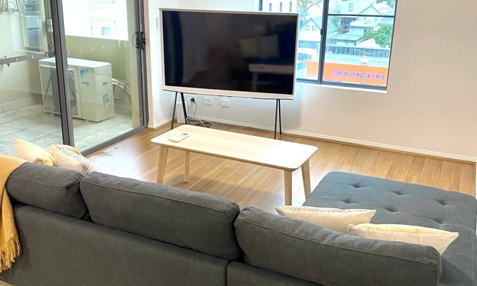 Petersham North Condo | Lovely 2 bedroom apartment with city views