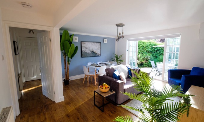 Datchet Apartment | Lovely 2-bedroom apartment, free parking & garden