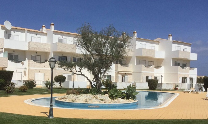 Alvor Apartment | Lovely 2 Bedroom Apartment in Alvor with Shared Pool close to Town and Beach