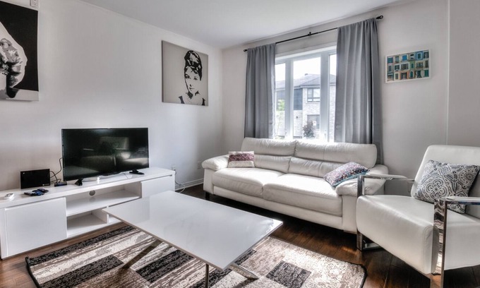 Brossard Apartment | Lovely 2-bedroom Apt. in DIX30 close to DT