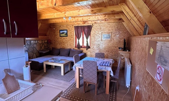 Zabljak House | Lovely 2-bedroom bungalow in charming Žabljak