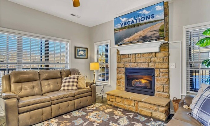 Branson West Condo | Lovely 2 Bedroom Condo in StoneBridge!