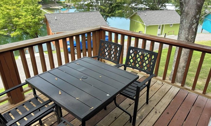 Winchester Apartment | Lovely 2-bedroom cabin in Winchester with WiFi and AC