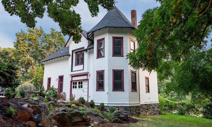 Yakima House | Lovely 2 Bedroom Carriage House Unit with Loft