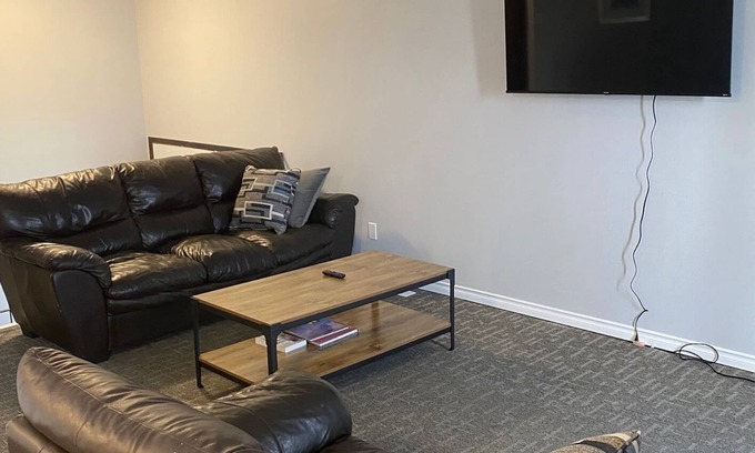 South Lethbridge Condo | Lovely 2 Bedroom Condo with Free Parking