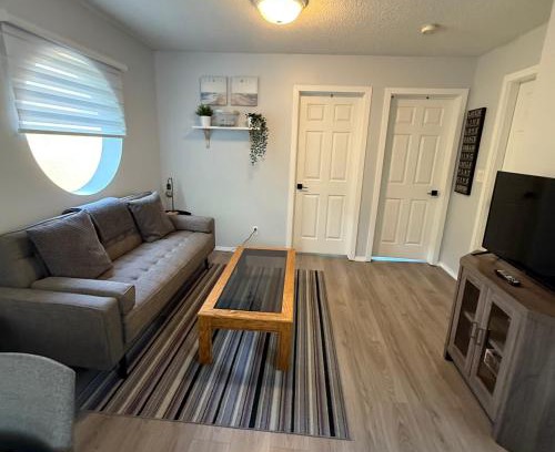 East Kootenay Apartment | Lovely 2 bedroom condo, 2 minute walk fr downtown