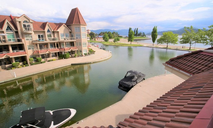 North End Condo | Lovely 2 Bedroom Condo in Discovery Bay Resort- COK-STR-BL4093596