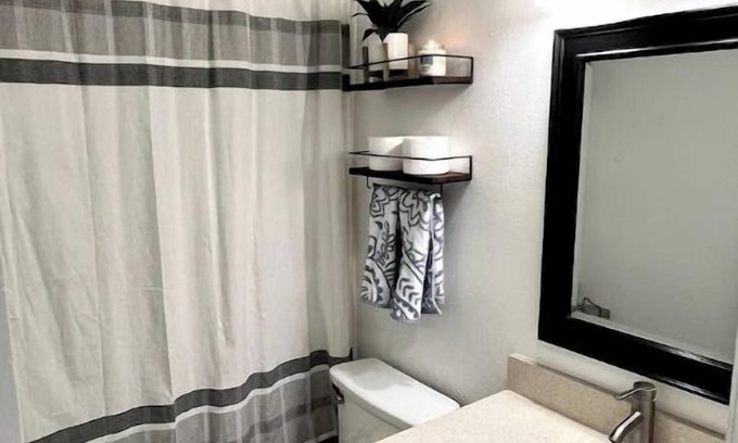 Franklin Park Condo | Lovely 2-bedroom Condo! Easy Access to Downtown!