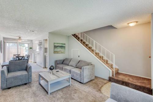 Raisin Apartment | Lovely 2 bedroom condo in quiet location