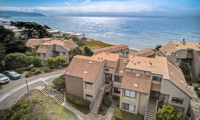 Edgemar - Pacific Manor Condo | Lovely 2-bedroom condo in beautiful Pacifica , WiFi, Garage and Ocean View
