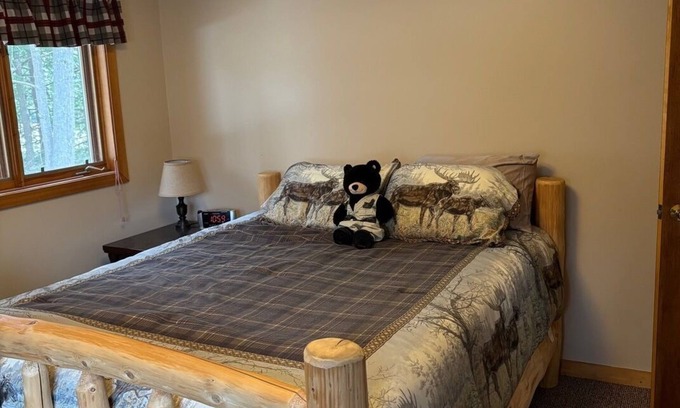 Limerick Cottage | Lovely 2-bedroom cottage with AC in Limerick, ME on Sokokis Lake