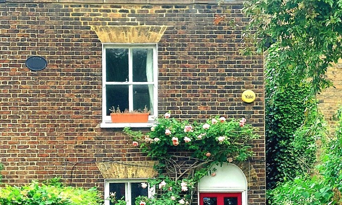 Highgate Cottage | Lovely 2 Bedroom Cottage in Highgate Village, London
