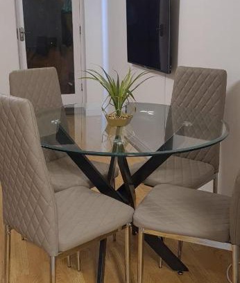 Arnos Grove Apartment | Lovely 2 bedroom Flat with Free Parking