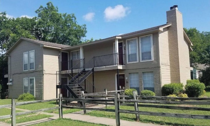 Midlothian Apartment | Lovely 2 bedroom in Midlothian, 3 minutes from downtown.