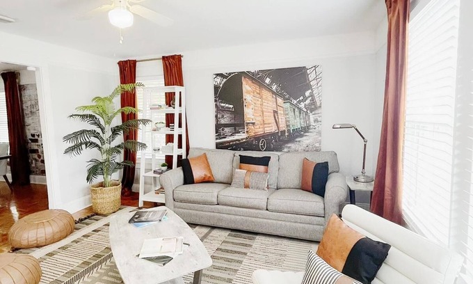 Virginia Park Apartment | Lovely 2 bedroom rental, 2 minutes from the bay