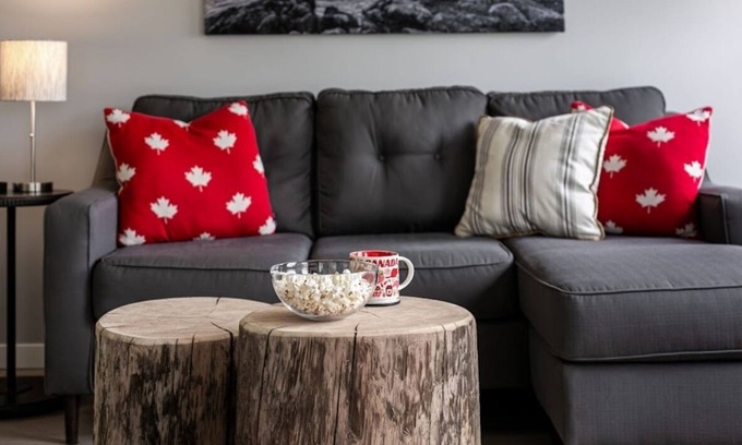 Colwood House | Lovely 2 bedroom suite steps from The beach