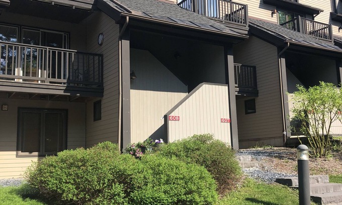 Brownsville House | Lovely 2 Bedroom Townhouse on Ascutney Mountain