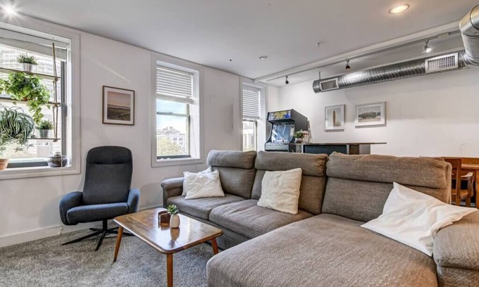Downtown Springfield Apartment | Lovely 2-Bedroom Unit in Springfield