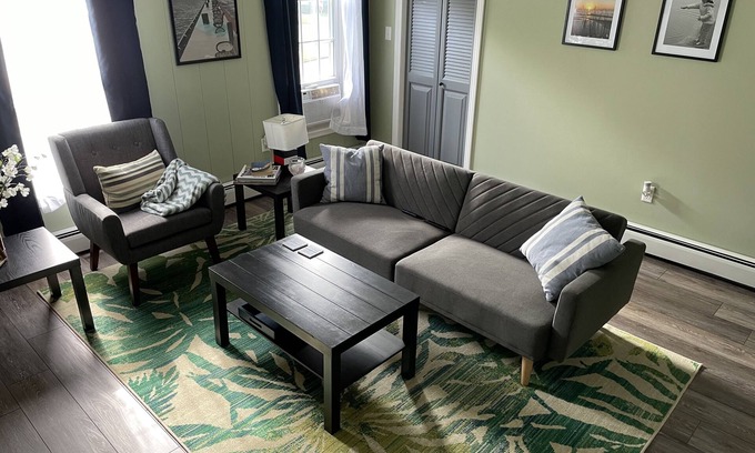 Dunkirk Apartment | Lovely 2 bedroom upper, close to Lake Erie beaches