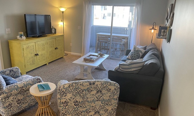 Rehoboth Beach Condo | LOVELY 2 BEDROOM CONDO WITH POOL