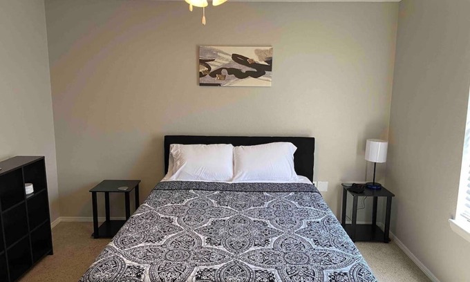 Clovis House | Lovely 2 bedroom w/2 bathroom cozy & clean rental