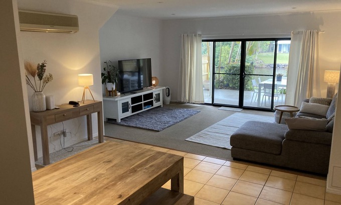 Mudjimba House | Lovely 2 bedroom water view townhouse
