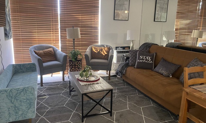 Rosemont Apartment | Lovely 2 bedrooms apartment 10min from O'HARE CHICAGO