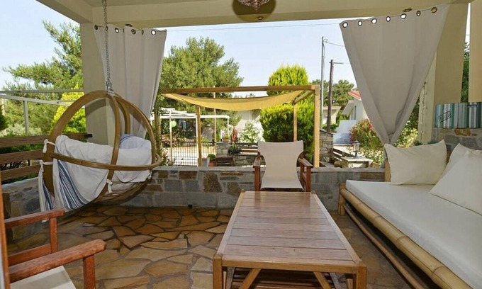Skala Rachoniou Villa | Lovely 2-Storey House, Peaceful Location 30 m from the Seaside, Sleeps up to 8 Adults + 2 Children!