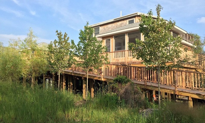 Seaview House | Lovely 2-Story Seaview Family Home - central AC, Decks, Garden, Porch