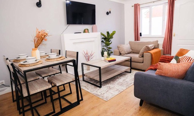 Haydock House | Lovely 2Bedroom Home in Haydock with Free Parking