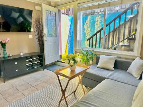 Edgemont House | Lovely 2br Bsmt Suite W Parking For Pickup