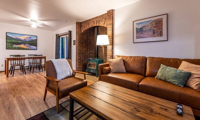 Lafayette House | Lovely 2BR in Perfect Location ~ Steps to Old Town