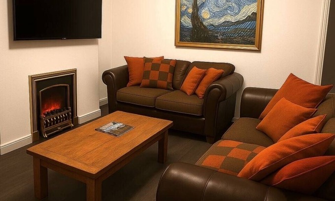 Dudley House | Lovely 3-Bed Home - 2 Baths - Garden - Parking - Ultrafast WiFi