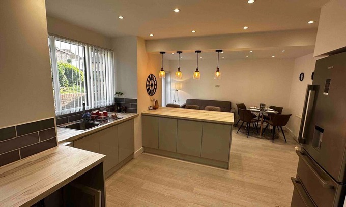 Olton House | Lovely 3-bed House Near Birmingham Airport & Nec