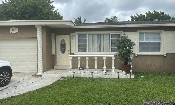 Miramar House | Lovely 3-bedroom/2.5ba house in Miramar
