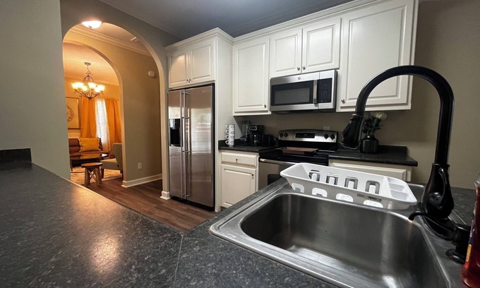 Lake Park House | Lovely 3 bedroom, 2 Bath Home in Lake Park near I-75!